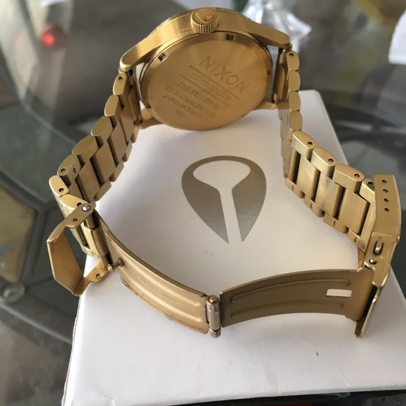 Nixon sentre ss main image 2